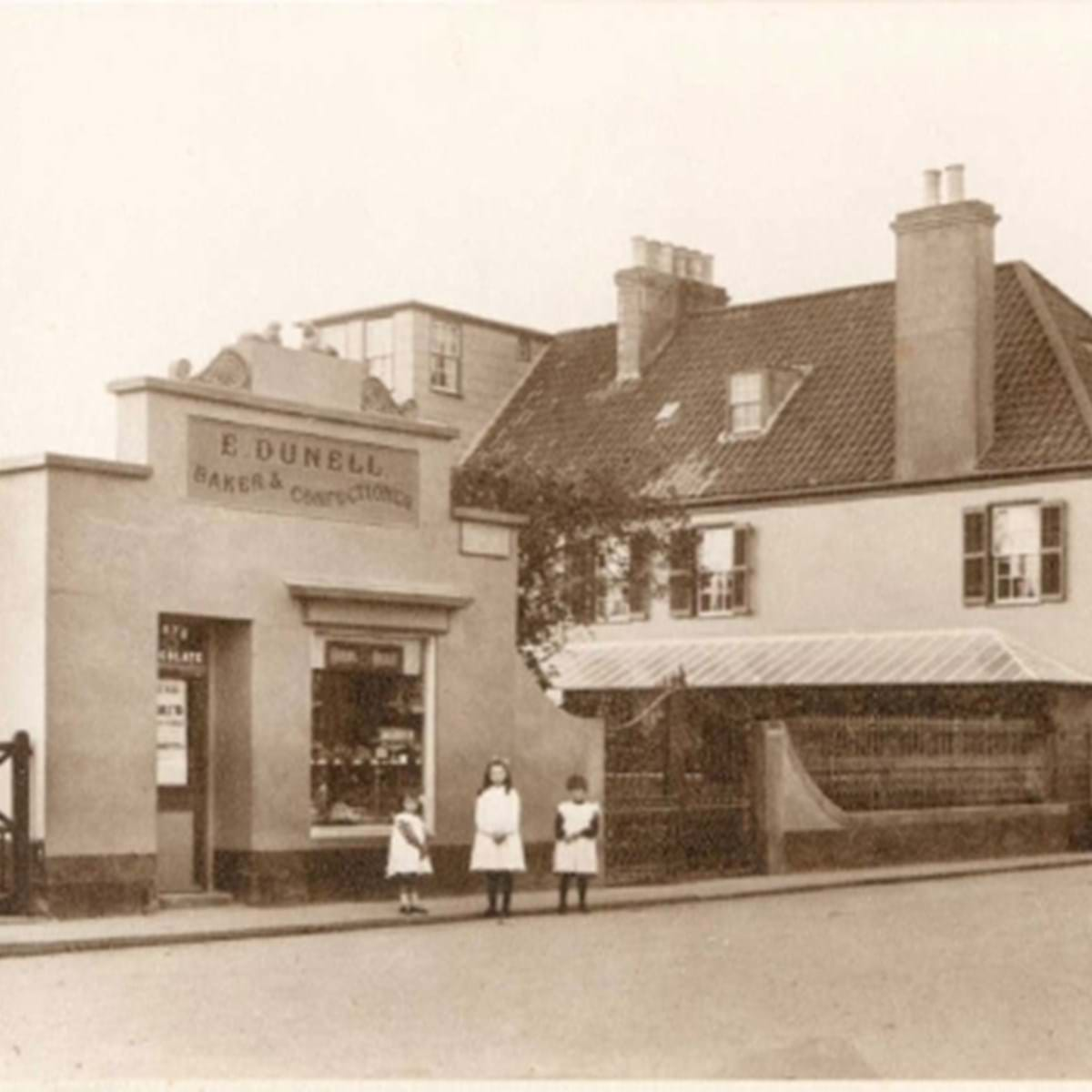 Dunells1908x500