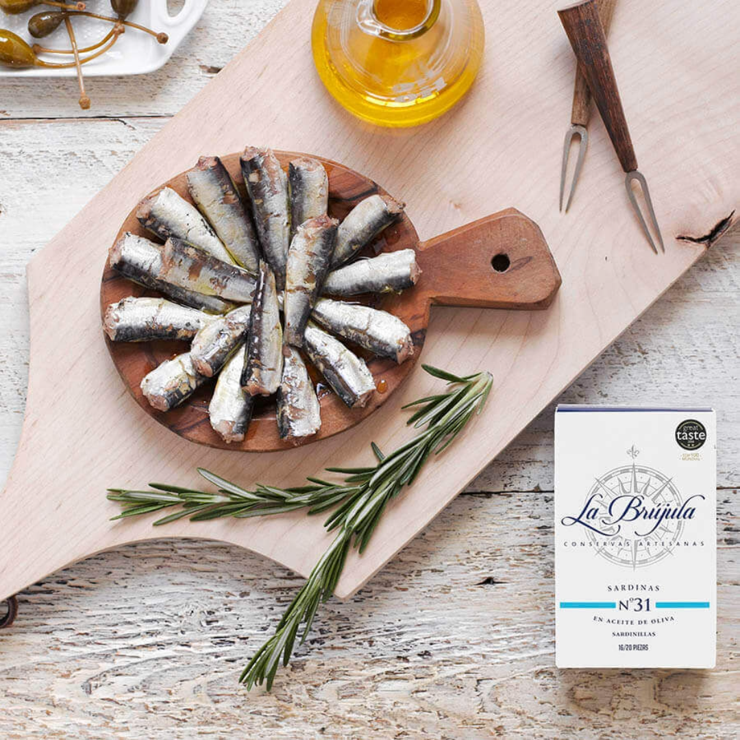 LA BRUJULA Sardines in Olive Oil - (16/20 pieces) 115g Tin Image